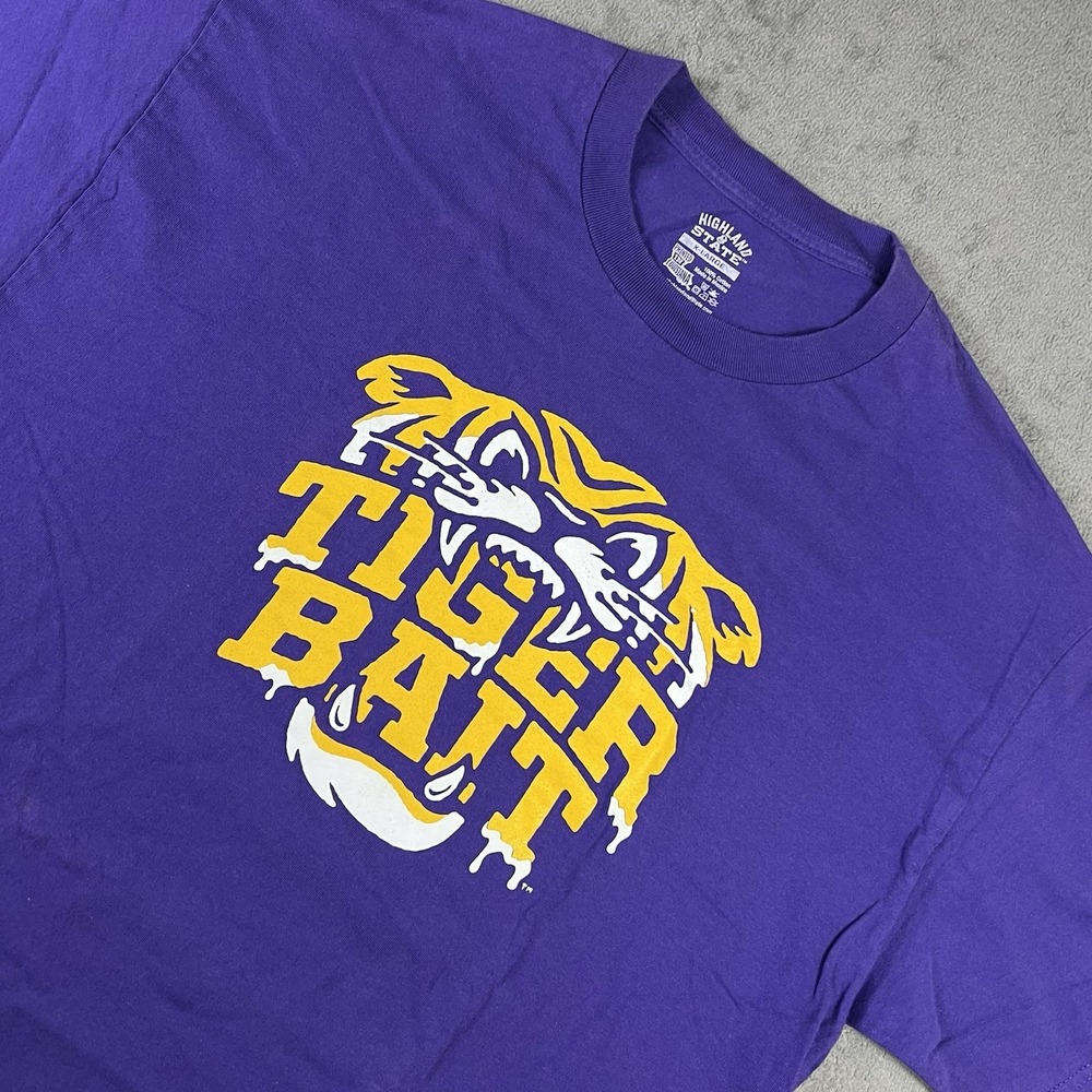 LSU Tiger Bait Shirt Men's XLarge Purple Short Sleeve Pullover Tee.